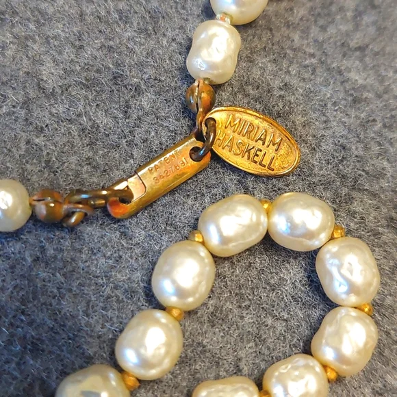 Vintage Signed Miriam Haskell High Lustre 23" Pearl Necklace - Picture 3 of 6
